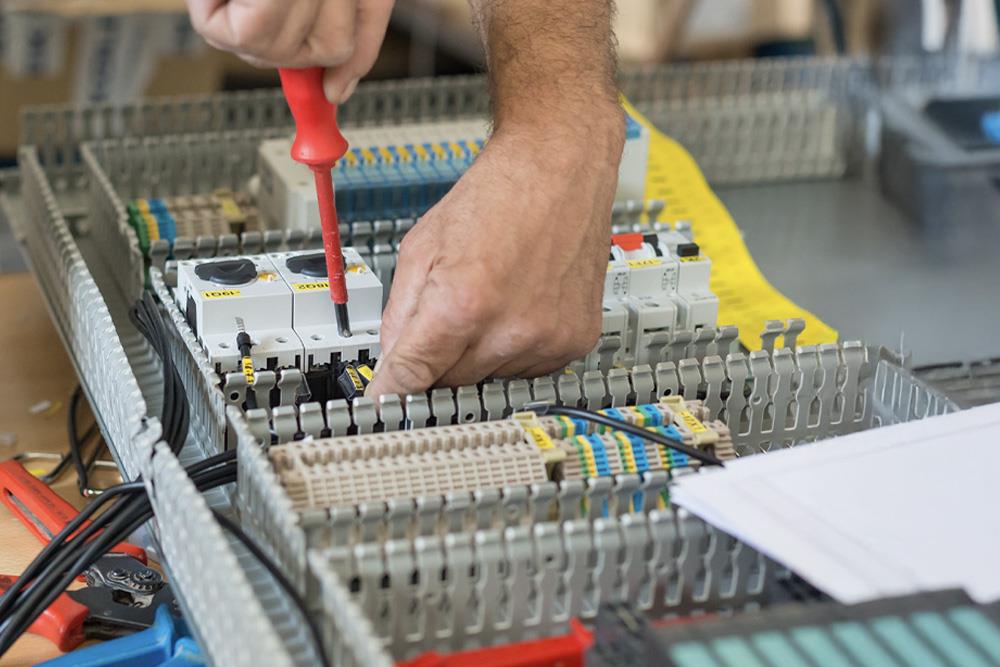 Assemblaggio quadri elettrici 