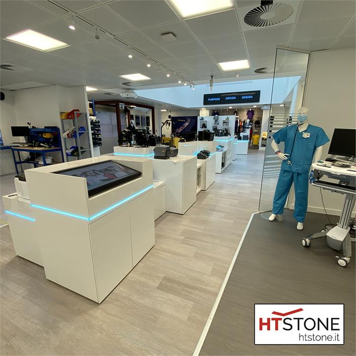 HT Stone in visita allo Zebra Experience Centre di Bourne End (UK)